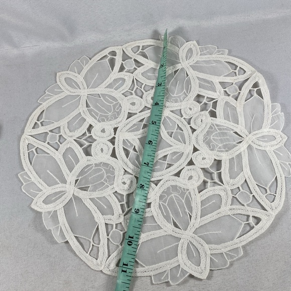 Doily mixed lot. Christmas valentine red kitchen cottage farmhouse Victorian - Picture 5 of 5